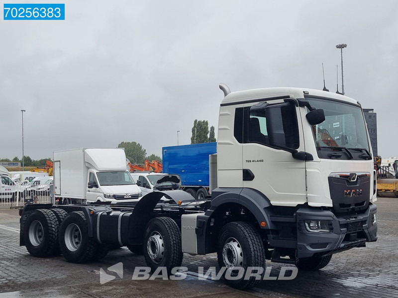 MAN TGS 41.440 8X4 NEW chassis Steelsuspension Automatic Euro 6 - Podvozek s kabinou: obrázek 3 MAN TGS 41.440 8X4 NEW chassis Steelsuspension Automatic Euro 6 - Podvozek s kabinou: obrázek 3