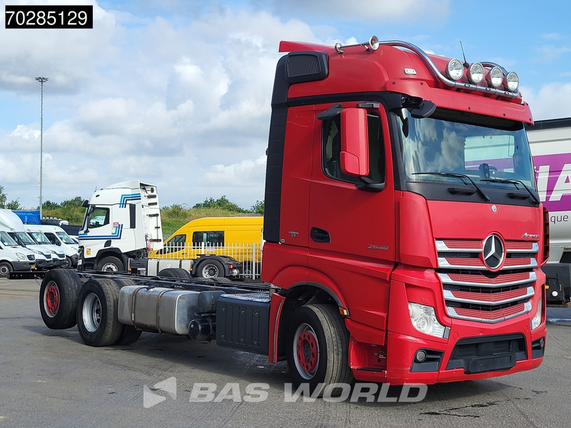 Mercedes-Benz Actros 2548 Actros 6X2 BigSpace Retarder PTO Liftachse Xenon ACC Navi Euro 6 - Podvozek s kabinou: obrázek 3 Mercedes-Benz Actros 2548 Actros 6X2 BigSpace Retarder PTO Liftachse Xenon ACC Navi Euro 6 - Podvozek s kabinou: obrázek 3