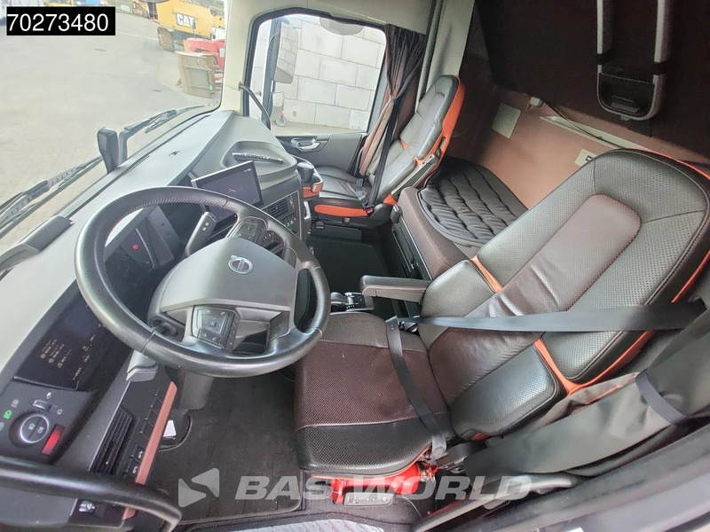 Tahač Volvo FH16 750 4X2 NL-Truck APK 08-2026! XL 2x Tanks Standklima ACC Alcoa's LED: obrázek 20 Tahač Volvo FH16 750 4X2 NL-Truck APK 08-2026! XL 2x Tanks Standklima ACC Alcoa's LED: obrázek 20