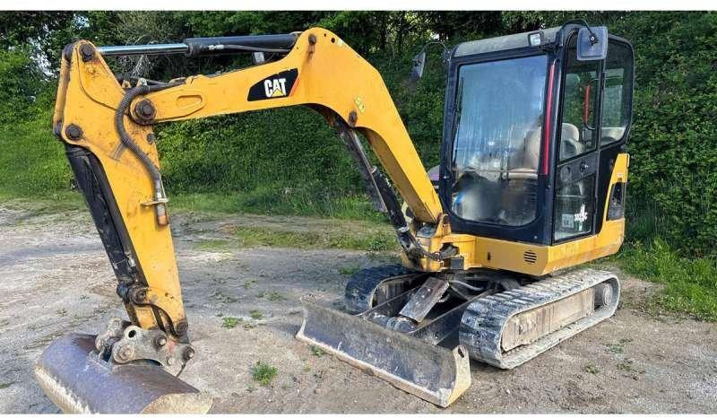 Caterpillar 302.5C - Mini rýpadlo: obrázek 1 Caterpillar 302.5C - Mini rýpadlo: obrázek 1