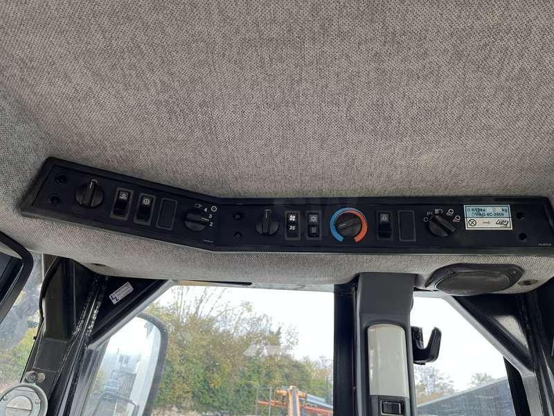 Kolový nakladač Caterpillar 962G: obrázek 30