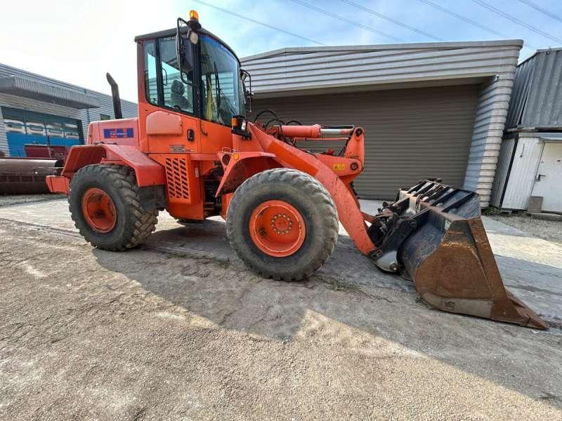 Hitachi W130A - Kolový nakladač: obrázek 2 Hitachi W130A - Kolový nakladač: obrázek 2