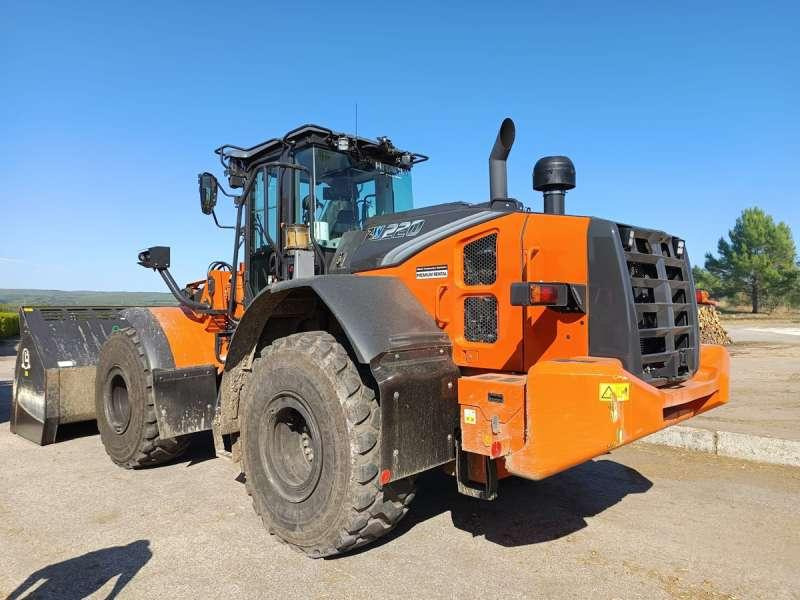 Hitachi ZW220-7 - Kolový nakladač: obrázek 3 Hitachi ZW220-7 - Kolový nakladač: obrázek 3