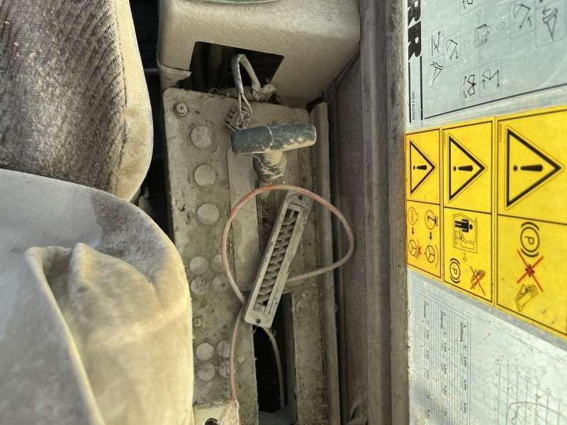 Kolesové rýpadlo Liebherr A316 - POUR PIECES: obrázek 41