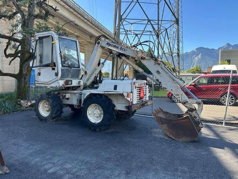 Mecalac 8CXI - Kolesové rýpadlo: obrázek 1 Mecalac 8CXI - Kolesové rýpadlo: obrázek 1