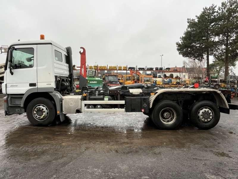Mercedes ACTROS 2544 - Hákový nosič kontejnerů: obrázek 4 Mercedes ACTROS 2544 - Hákový nosič kontejnerů: obrázek 4