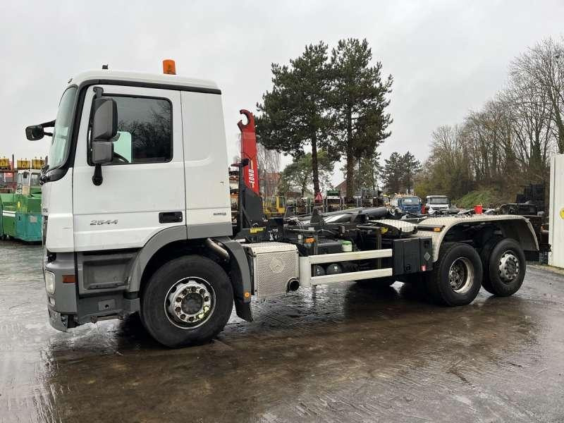 Mercedes ACTROS 2544 - Hákový nosič kontejnerů: obrázek 3 Mercedes ACTROS 2544 - Hákový nosič kontejnerů: obrázek 3