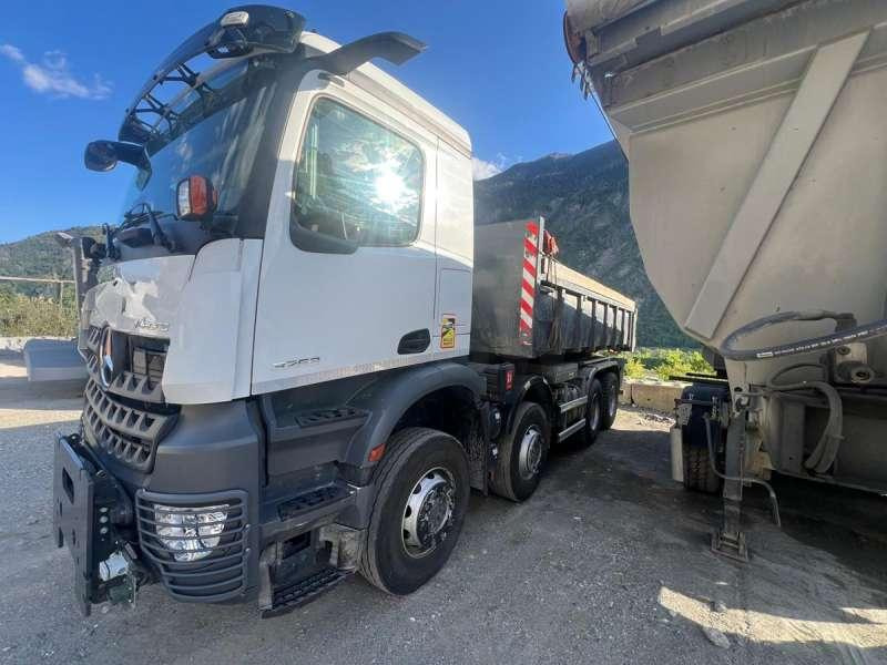 Mercedes AROCS 3253 8X4 - Sklápěč: obrázek 2 Mercedes AROCS 3253 8X4 - Sklápěč: obrázek 2