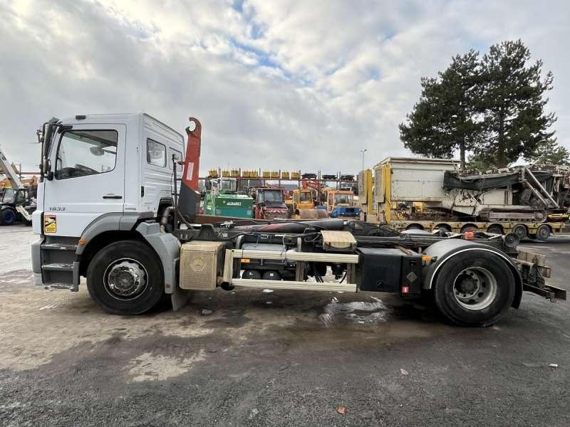 Mercedes AXOR 1833 - Hákový nosič kontejnerů: obrázek 4 Mercedes AXOR 1833 - Hákový nosič kontejnerů: obrázek 4