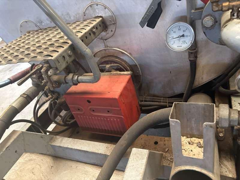 Mercedes Bouille 410 A EMULSION + TREMI GRAVILLON - Rozstřikovač živic: obrázek 5 Mercedes Bouille 410 A EMULSION + TREMI GRAVILLON - Rozstřikovač živic: obrázek 5