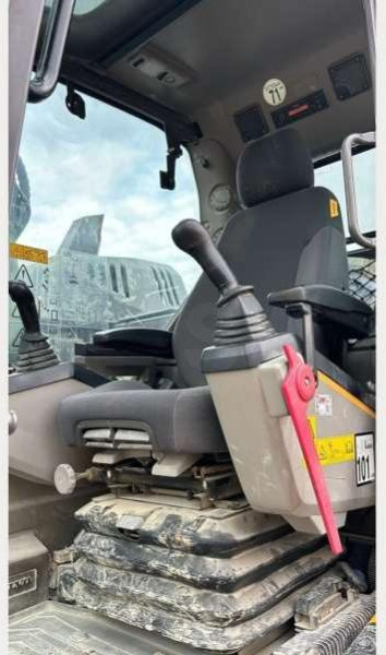 Pásové rýpadlo Volvo ECR235EL: obrázek 8