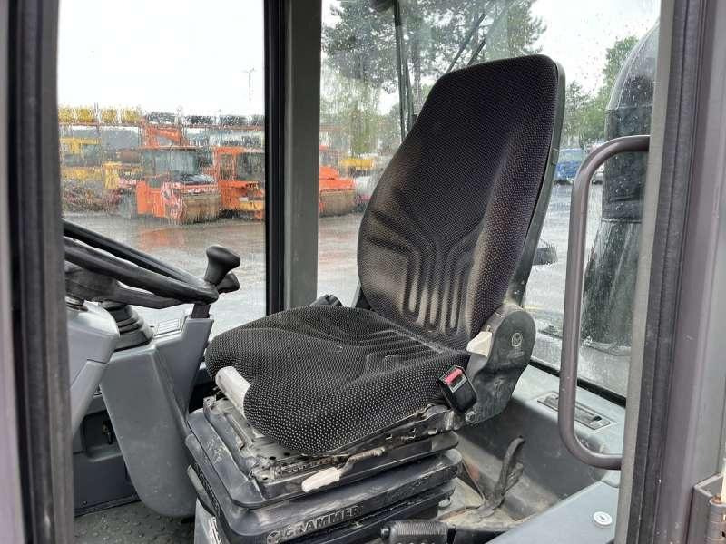 Kolový nakladač Volvo L30G: obrázek 40