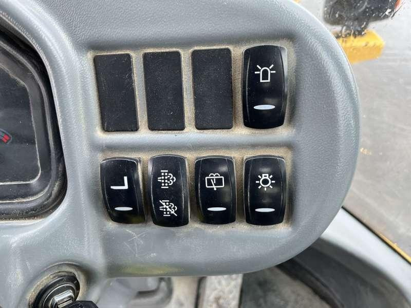 Kolový nakladač Volvo L30G: obrázek 46