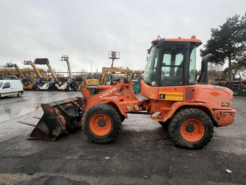 Volvo L30G - Kolový nakladač: obrázek 4 Volvo L30G - Kolový nakladač: obrázek 4