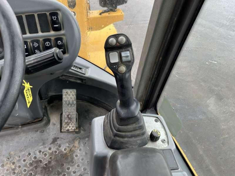 Kolový nakladač Volvo L30G: obrázek 42
