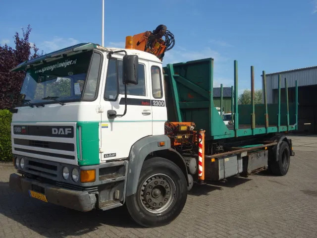DAF 2300 TURBO HAAKSYSTEEMENPALFINKER KRAAN 9 TON - Auto s hydraulickou rukou: obrázek 2 DAF 2300 TURBO HAAKSYSTEEMENPALFINKER KRAAN 9 TON - Auto s hydraulickou rukou: obrázek 2