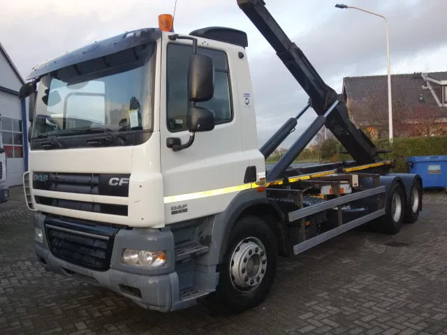 DAF 85.410 CF 6X4 SLEEL SPRINGS MANUAL GEARBOX - Hákový nosič kontejnerů: obrázek 1 DAF 85.410 CF 6X4 SLEEL SPRINGS MANUAL GEARBOX - Hákový nosič kontejnerů: obrázek 1