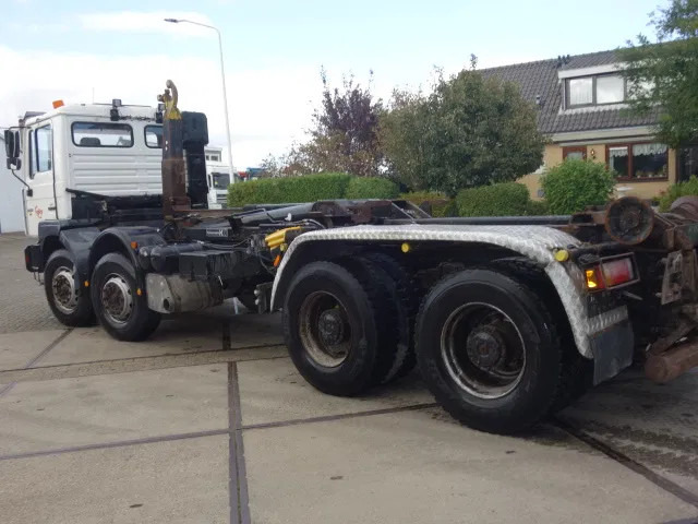 MAN 35-364 8X4 - Hákový nosič kontejnerů: obrázek 2 MAN 35-364 8X4 - Hákový nosič kontejnerů: obrázek 2