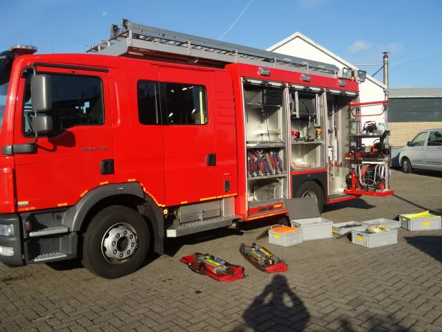 MAN TGM 15.250 FIRE TRUCK,2000 LITER TANK, FOAM TANK, AIRCO,WITH EQUIPMENT - Hasičský vůz: obrázek 2 MAN TGM 15.250 FIRE TRUCK,2000 LITER TANK, FOAM TANK, AIRCO,WITH EQUIPMENT - Hasičský vůz: obrázek 2