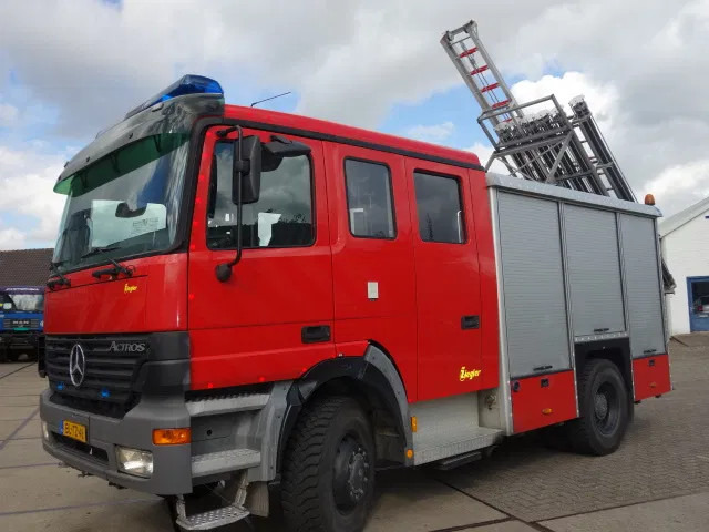 Mercedes-Benz Actros 1831 4X4 ZIEGLER BOMBEROS POMP,2500 L TANK - Hasičský vůz: obrázek 3 Mercedes-Benz Actros 1831 4X4 ZIEGLER BOMBEROS POMP,2500 L TANK - Hasičský vůz: obrázek 3