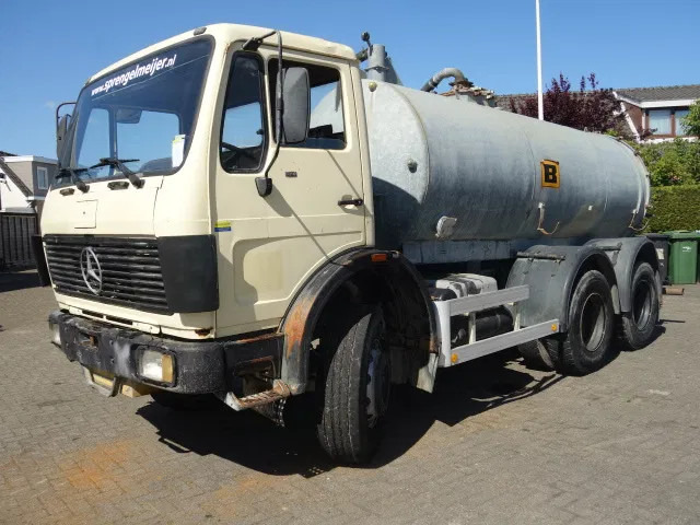 Mercedes-Benz MB 2222 6X4 WATERTANKER WITH PUMP - Cisternové vozidlo: obrázek 2 Mercedes-Benz MB 2222 6X4 WATERTANKER WITH PUMP - Cisternové vozidlo: obrázek 2
