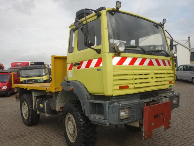 Renault TRM 4X4 MET HYDROLIEKAANSLUITING VOOR BUMPER - Skříňový nákladní auto: obrázek 1 Renault TRM 4X4 MET HYDROLIEKAANSLUITING VOOR BUMPER - Skříňový nákladní auto: obrázek 1