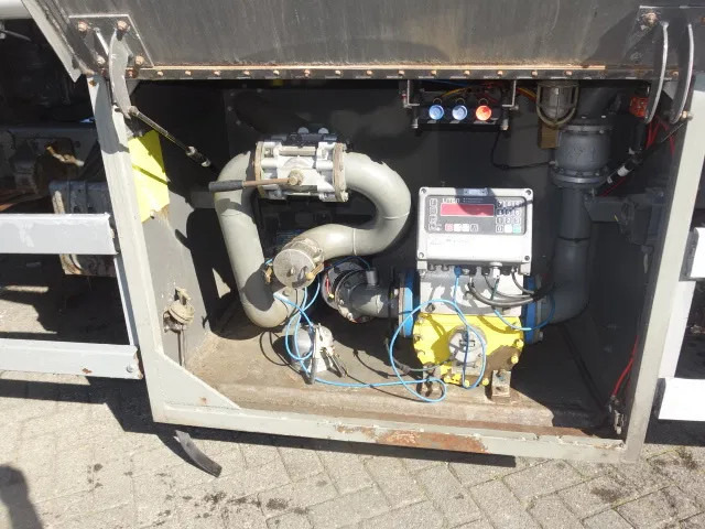 Cisternové vozidlo Volvo FL 240 220PK 12000 LITER STEELSPRINGS: obrázek 6