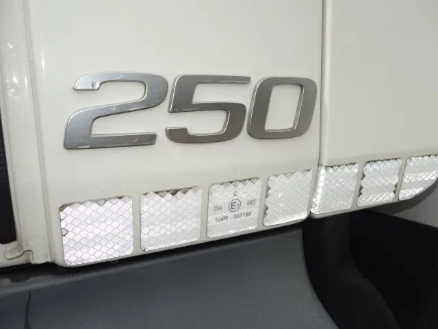 Volvo FL FL250 isothermic box - Skříňový nákladní auto: obrázek 2 Volvo FL FL250 isothermic box - Skříňový nákladní auto: obrázek 2