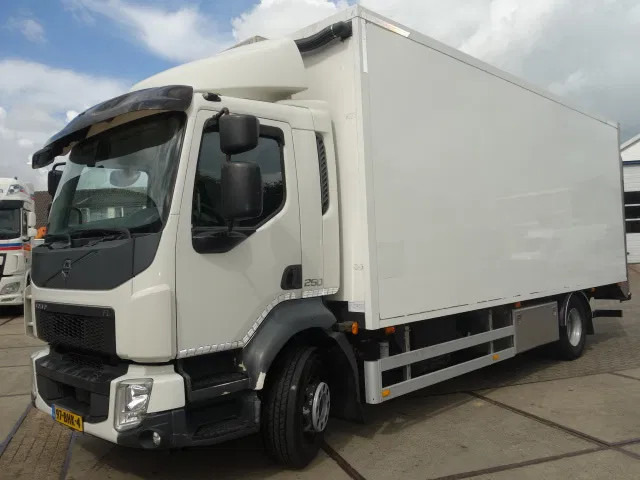 Volvo FL FL250 isothermic box - Skříňový nákladní auto: obrázek 1 Volvo FL FL250 isothermic box - Skříňový nákladní auto: obrázek 1