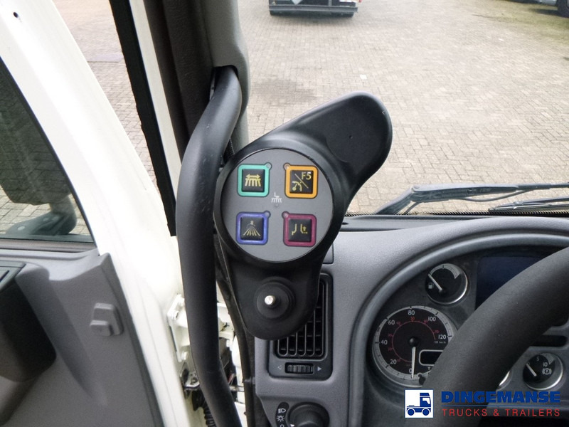 Zametací vůz DAF LF 45.180 Scarab Merlin street sweeper 4x2: obrázek 17