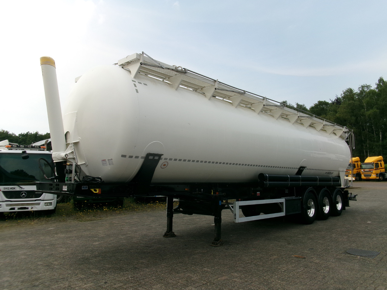Cisternový návěs pro dopravu mouky Feldbinder Powder tank alu 63 m3 (tipping): obrázek 1