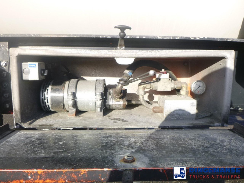 Feldbinder Powder tank alu 63 m3 (tipping) - Cisternový návěs: obrázek 5 Feldbinder Powder tank alu 63 m3 (tipping) - Cisternový návěs: obrázek 5