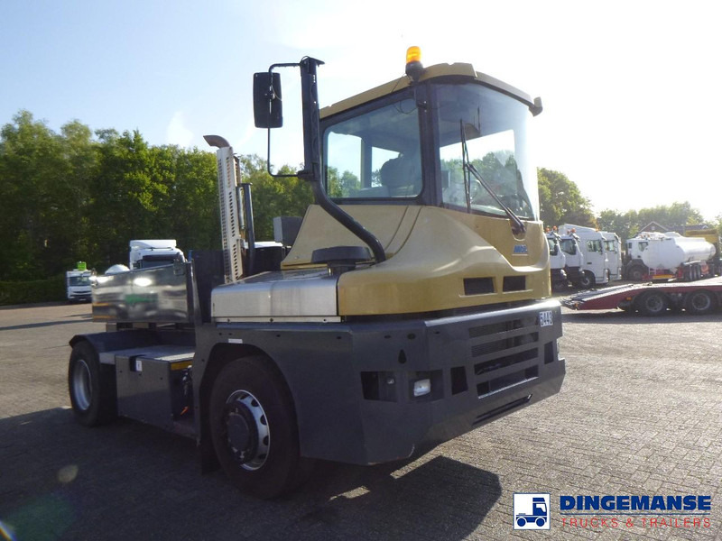 MOL RM 255 4X4 terminal drawbar tractor 150 ton - Terminálový traktor: obrázek 2 MOL RM 255 4X4 terminal drawbar tractor 150 ton - Terminálový traktor: obrázek 2