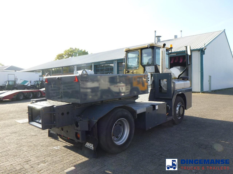 MOL RM 255 4X4 terminal drawbar tractor 150 ton - Terminálový traktor: obrázek 4 MOL RM 255 4X4 terminal drawbar tractor 150 ton - Terminálový traktor: obrázek 4