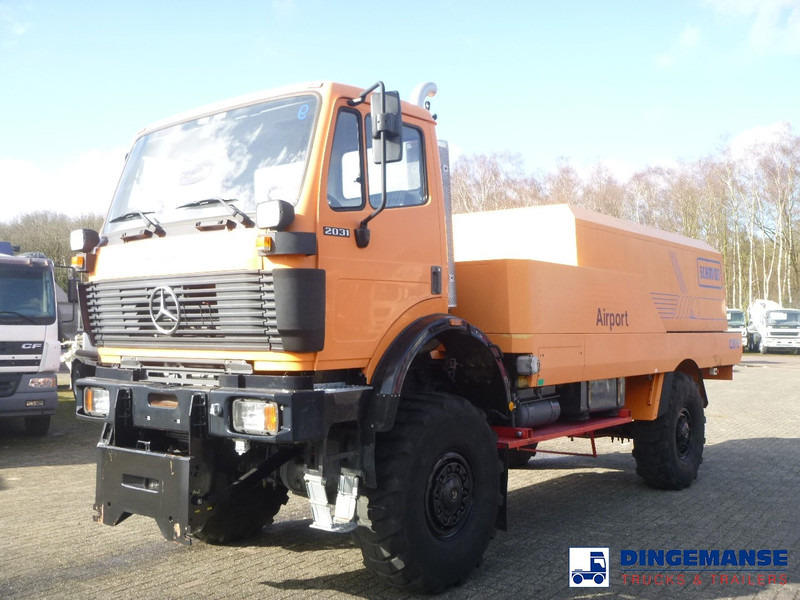 Mercedes-Benz SK 2031 4x4x4 Schmidt CJS9 airport sweeper snow plough - Vozidlo pro zimní údržbu: obrázek 4 Mercedes-Benz SK 2031 4x4x4 Schmidt CJS9 airport sweeper snow plough - Vozidlo pro zimní údržbu: obrázek 4
