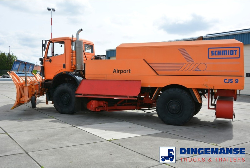 Mercedes-Benz SK 2031 4x4x4 Schmidt CJS9 airport sweeper snow plough - Vozidlo pro zimní údržbu: obrázek 2 Mercedes-Benz SK 2031 4x4x4 Schmidt CJS9 airport sweeper snow plough - Vozidlo pro zimní údržbu: obrázek 2