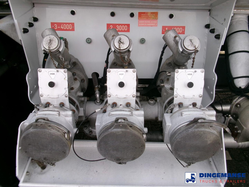 Renault Midlum 280 4x2 fuel tank 11.5 m3 / 3 comp / ADR 07/06/24 - Cisternové vozidlo: obrázek 5 Renault Midlum 280 4x2 fuel tank 11.5 m3 / 3 comp / ADR 07/06/24 - Cisternové vozidlo: obrázek 5