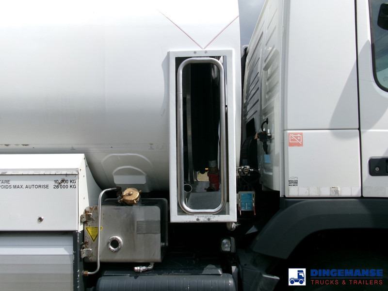 Volvo FM 380 6X2 fuel tank 20.6 m3 / 4 comp - Cisternové vozidlo: obrázek 5 Volvo FM 380 6X2 fuel tank 20.6 m3 / 4 comp - Cisternové vozidlo: obrázek 5
