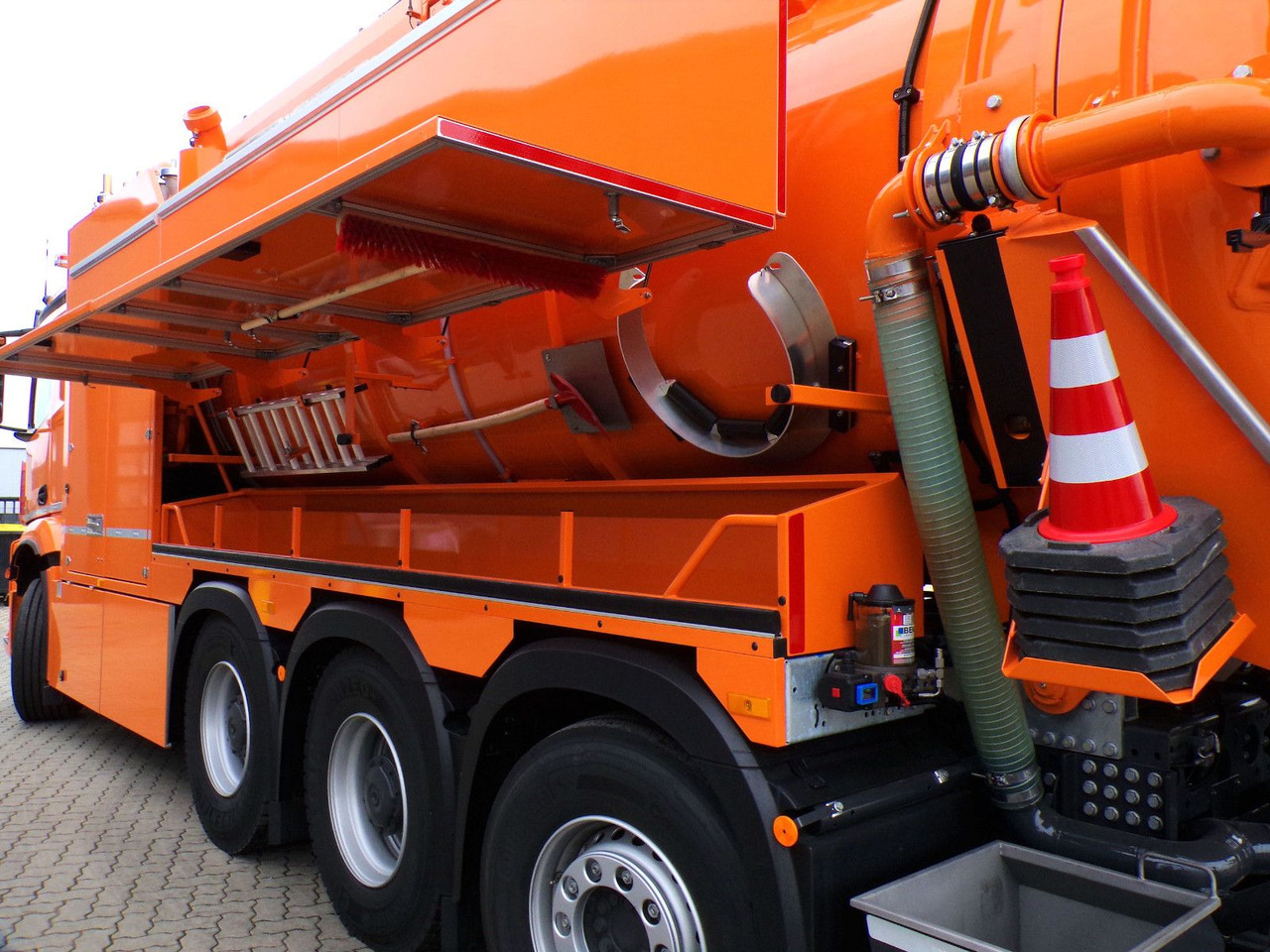 Mercedes-Benz Arocs 3551 8x4 Müller 16mCanalmaster F160EWA WRG - Čistič odpadových jam: obrázek 5 Mercedes-Benz Arocs 3551 8x4 Müller 16mCanalmaster F160EWA WRG - Čistič odpadových jam: obrázek 5
