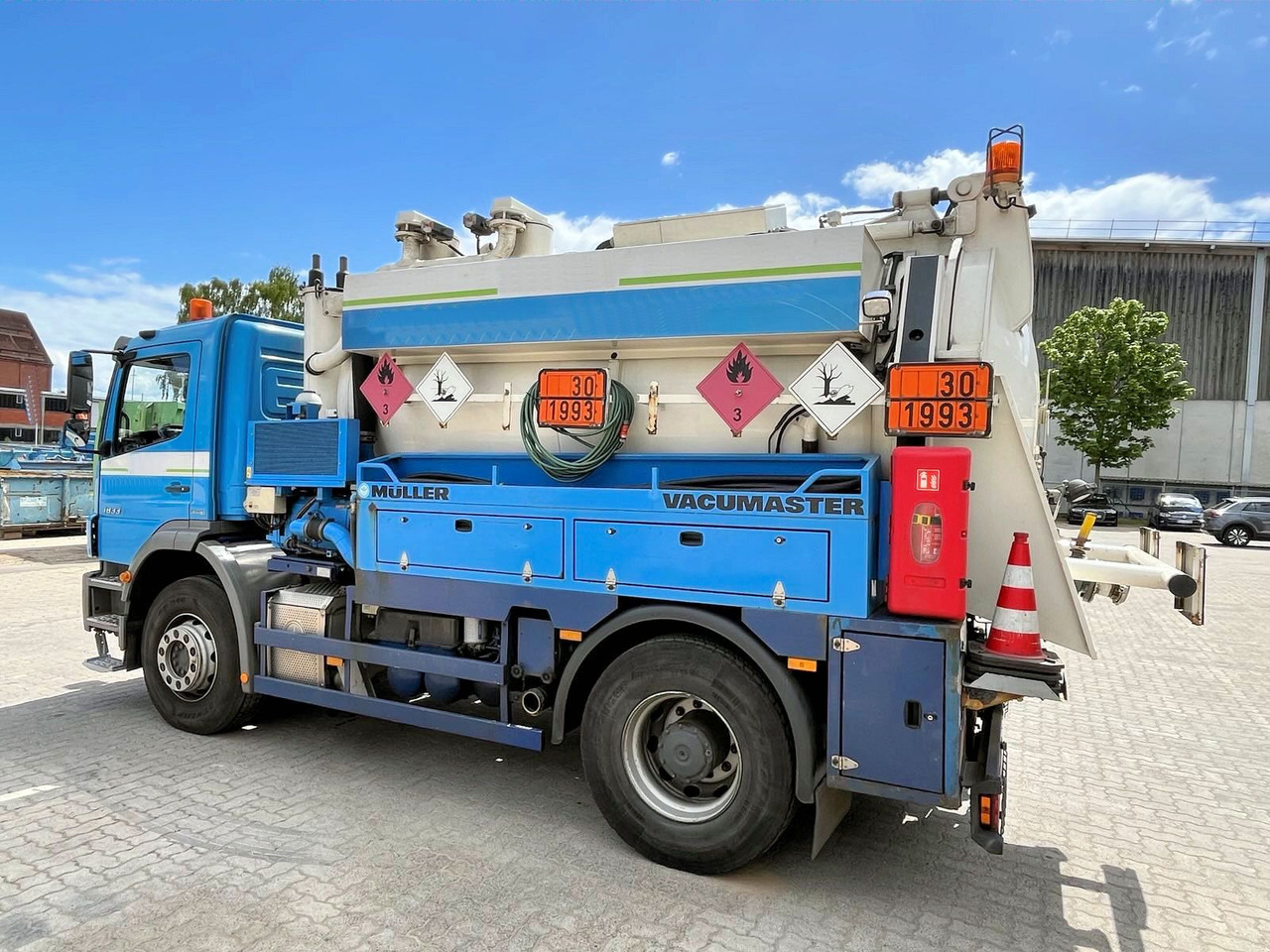 Mercedes-Benz Axor 1833 Müller 9,5m³ Saug u.Druck+HD-Spül +ADR - Čistič odpadových jam: obrázek 2 Mercedes-Benz Axor 1833 Müller 9,5m³ Saug u.Druck+HD-Spül +ADR - Čistič odpadových jam: obrázek 2