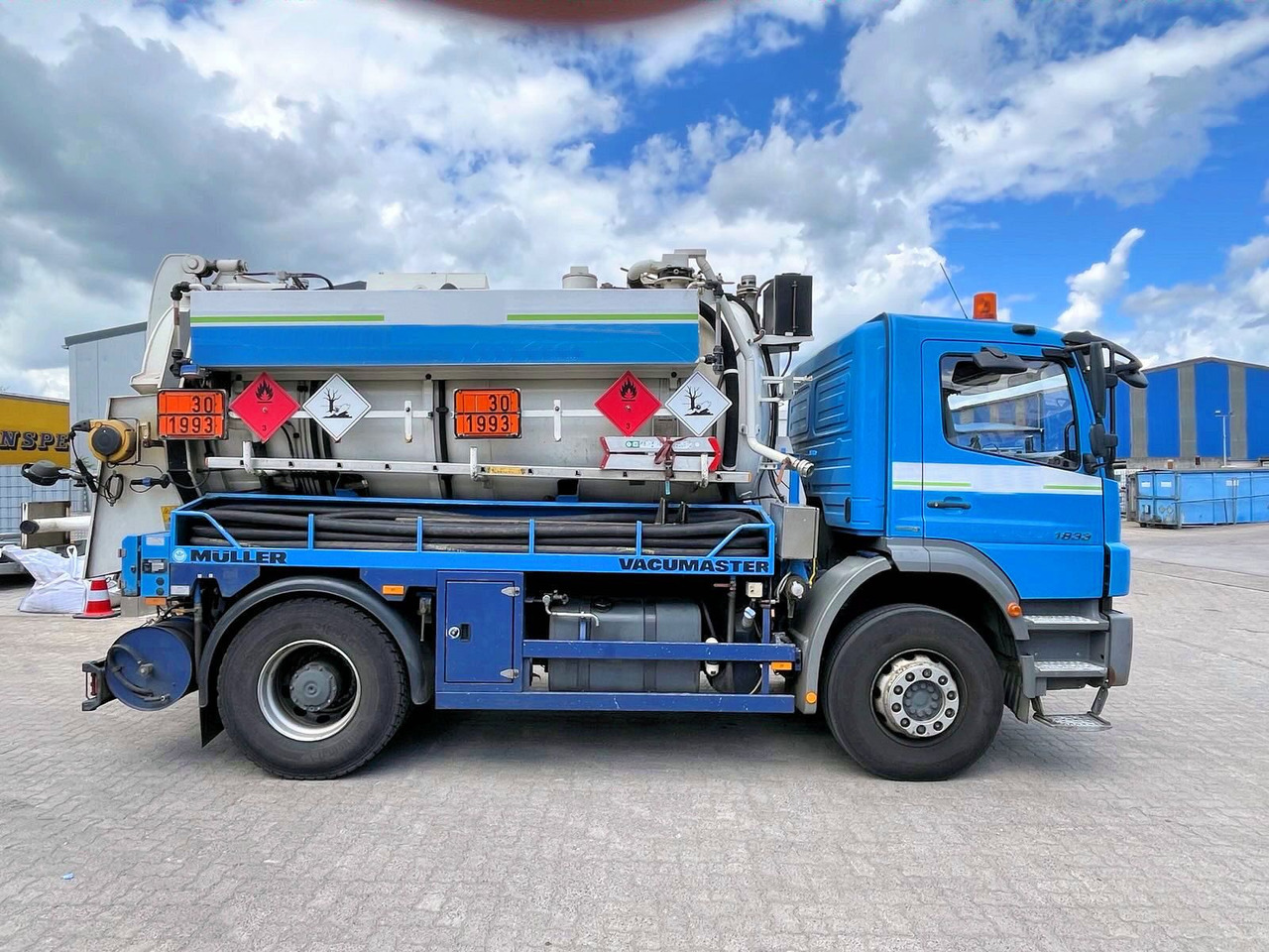 Mercedes-Benz Axor 1833 Müller 9,5m³ Saug u.Druck+HD-Spül +ADR - Čistič odpadových jam: obrázek 1 Mercedes-Benz Axor 1833 Müller 9,5m³ Saug u.Druck+HD-Spül +ADR - Čistič odpadových jam: obrázek 1