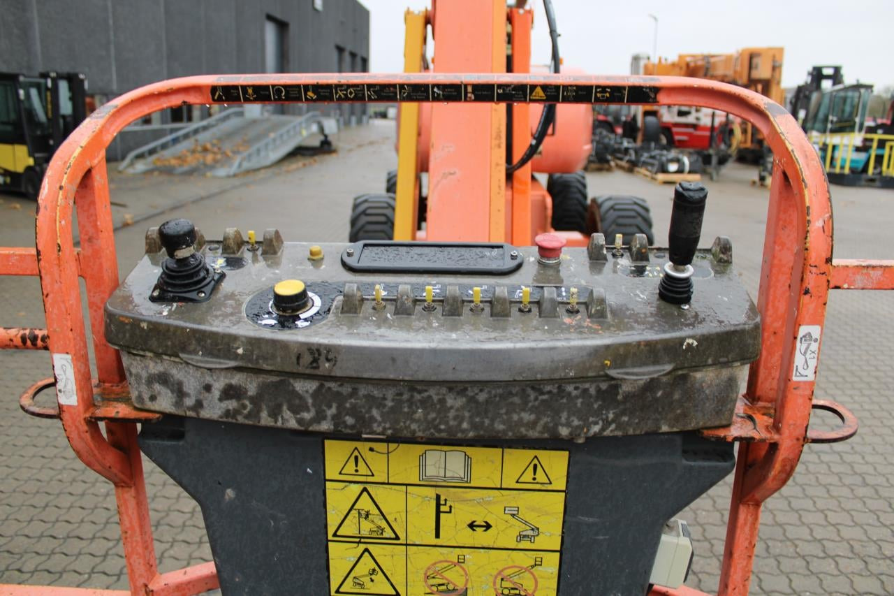 JLG 800AJ - Kloubová plošina: obrázek 4 JLG 800AJ - Kloubová plošina: obrázek 4