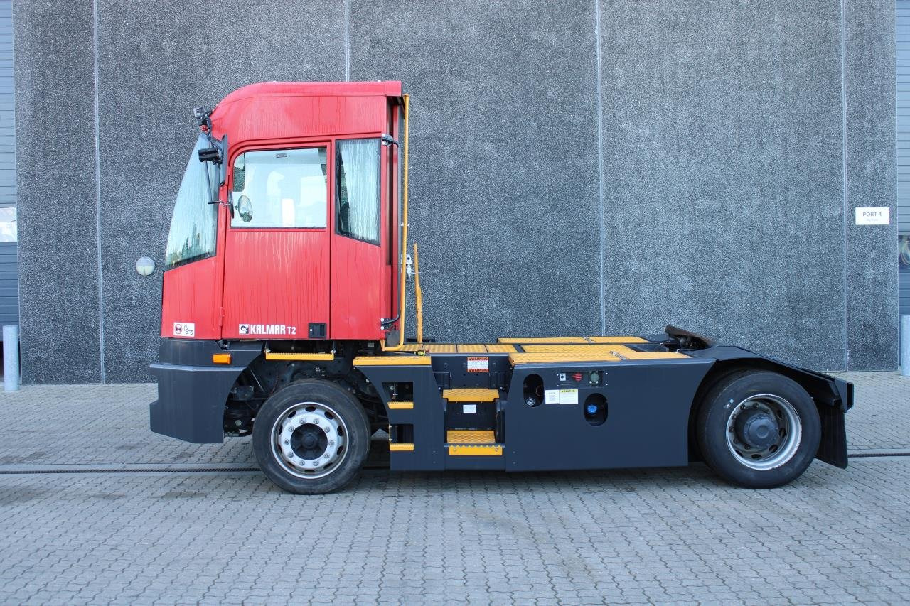 Kalmar T2I 4X2 - Terminálový traktor: obrázek 1 Kalmar T2I 4X2 - Terminálový traktor: obrázek 1