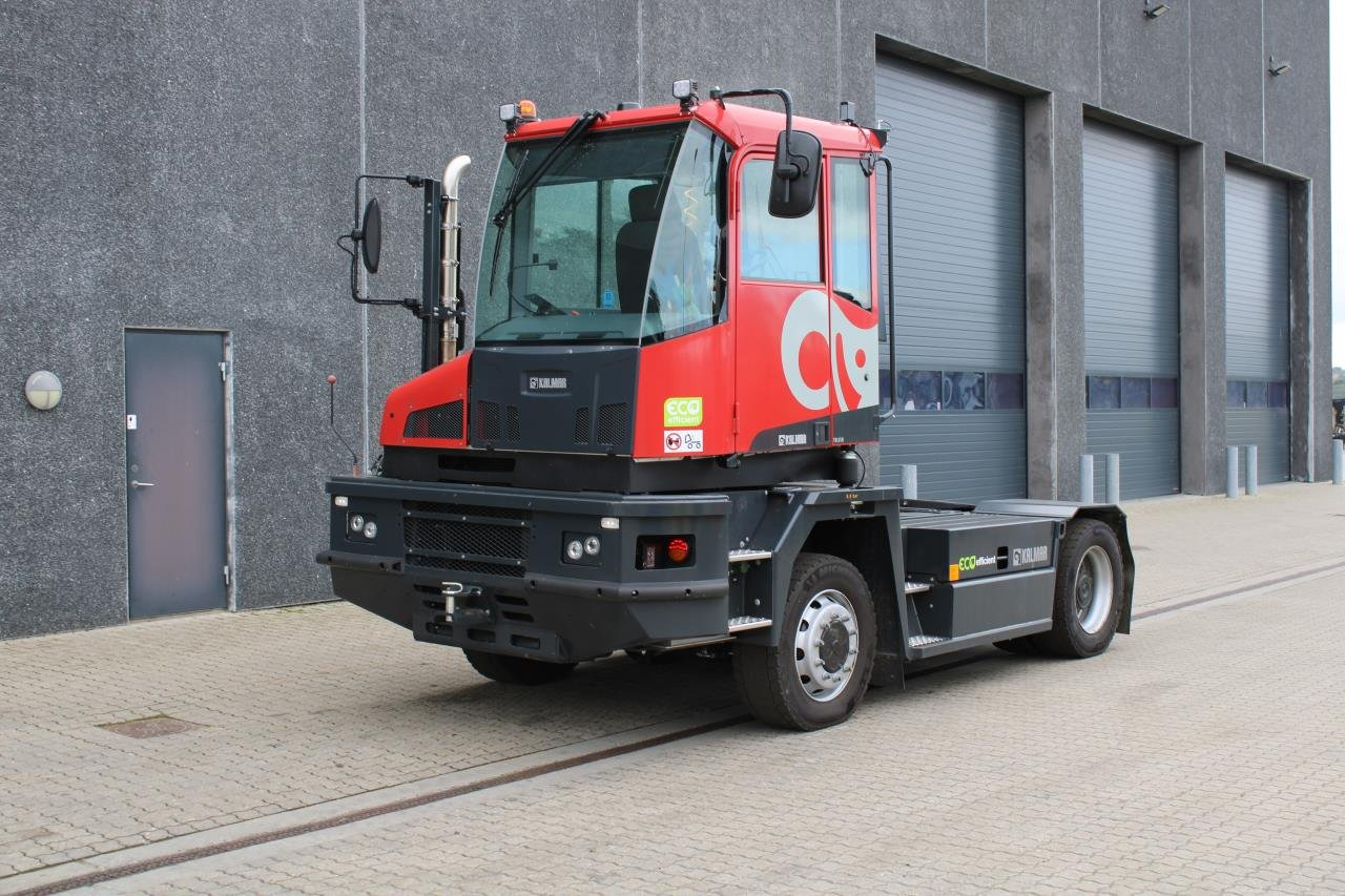 Kalmar TRL618I 4X4 - Terminálový traktor: obrázek 2 Kalmar TRL618I 4X4 - Terminálový traktor: obrázek 2