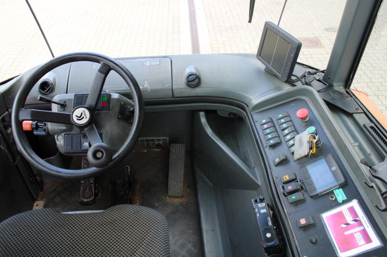 Kalmar TT618I - Terminálový traktor: obrázek 4 Kalmar TT618I - Terminálový traktor: obrázek 4