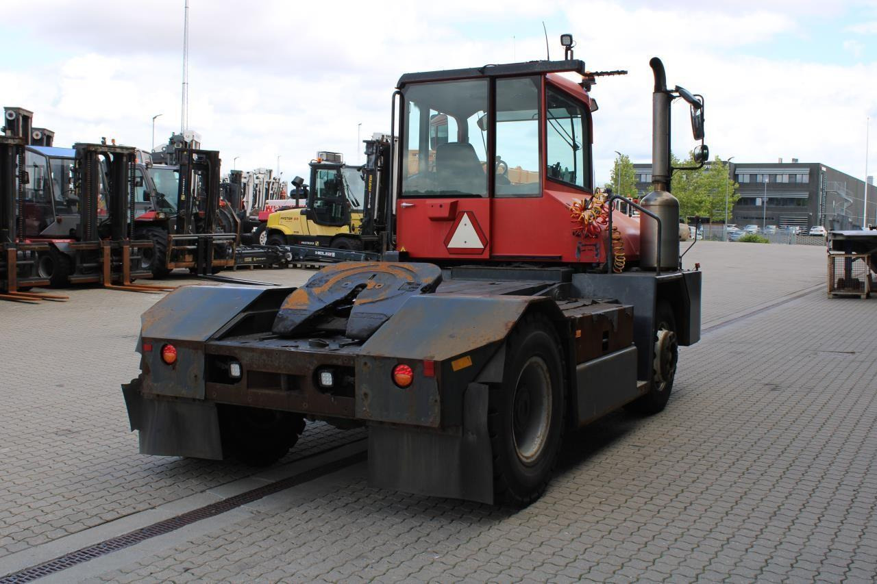 Kalmar TT618I - Terminálový traktor: obrázek 3 Kalmar TT618I - Terminálový traktor: obrázek 3