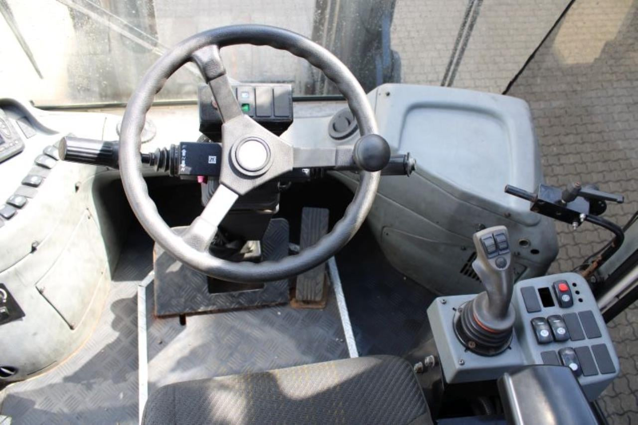 SMV SL16-900B - Dieselový vysokozdvižný vozík: obrázek 4 SMV SL16-900B - Dieselový vysokozdvižný vozík: obrázek 4