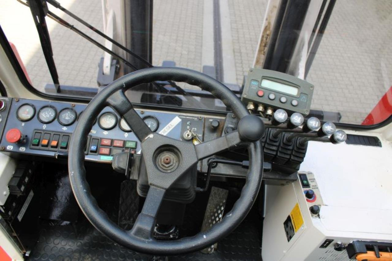 SveTruck 15120-35 - Dieselový vysokozdvižný vozík: obrázek 4 SveTruck 15120-35 - Dieselový vysokozdvižný vozík: obrázek 4