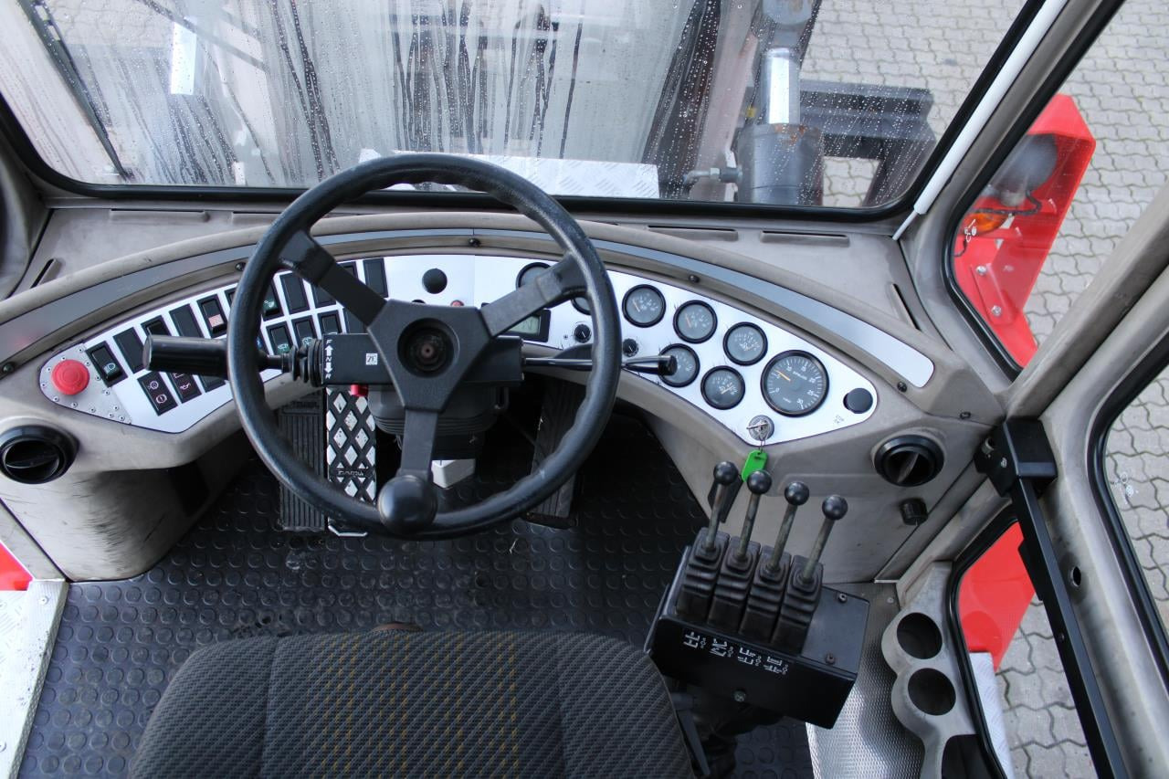 SveTruck 16120-38 - Dieselový vysokozdvižný vozík: obrázek 4 SveTruck 16120-38 - Dieselový vysokozdvižný vozík: obrázek 4