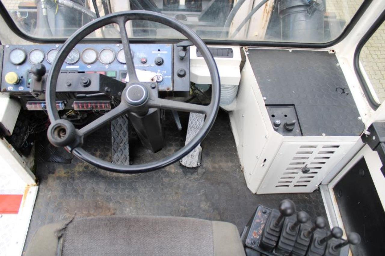 SveTruck 42120-52 - Dieselový vysokozdvižný vozík: obrázek 4 SveTruck 42120-52 - Dieselový vysokozdvižný vozík: obrázek 4